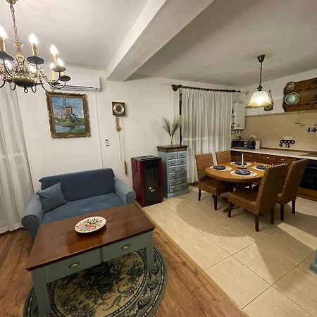 Ferienwohnung Apartament Yannis Alba Iulia Exterior foto
