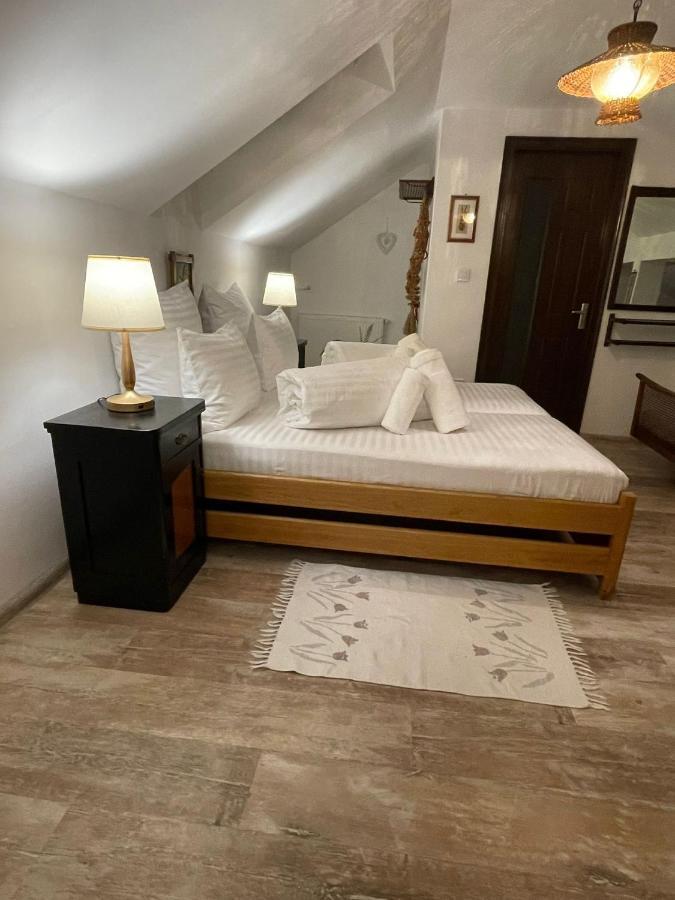 Ferienwohnung Apartament Yannis Alba Iulia Exterior foto