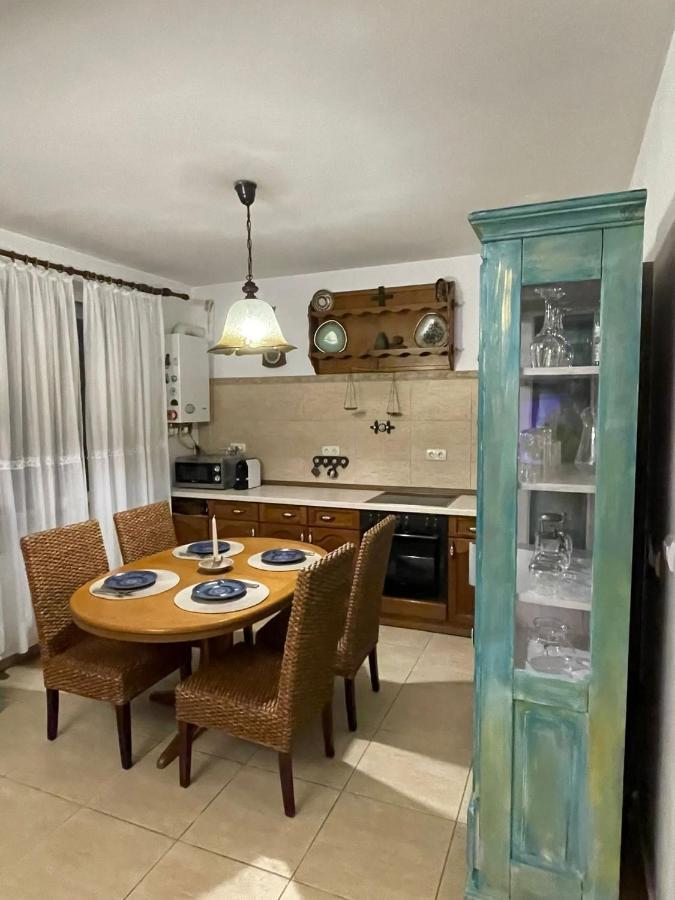 Ferienwohnung Apartament Yannis Alba Iulia Exterior foto